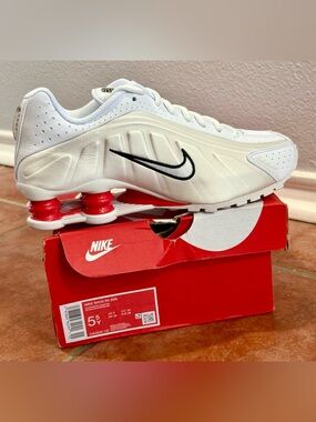Nike Shox R4 GS CW2626-102 White Phantom Red Shoes New Size 5.5Y / 7 Women